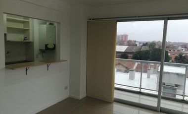 EXCELENTE DEPARTAMENTO 3 AMB CON COCHERA CUBIERTA , EDIFICO SYRAH , IMPECABLE , AV. CENTENARIO 2360