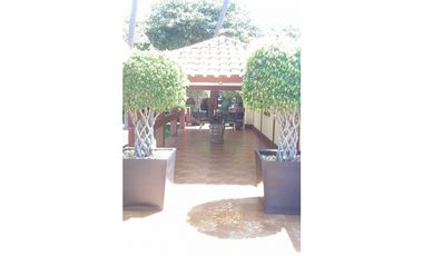 CASA EN VENTA A ORILLA DEL LAGO 