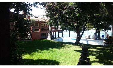 CASA EN VENTA A ORILLA DEL LAGO 