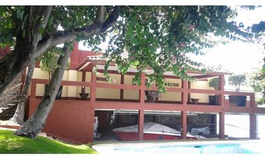 CASA EN VENTA A ORILLA DEL LAGO 