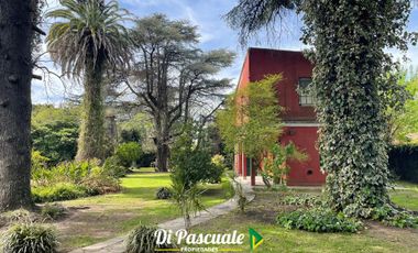 Venta Casa Quinta con Hermoso Parque de 2.250 m2 sobre Ruben Dario - La Reja Sur