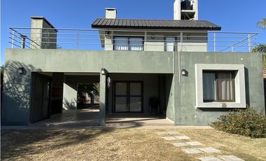 Se vende casa 2 Dormitorios - B° Pinares