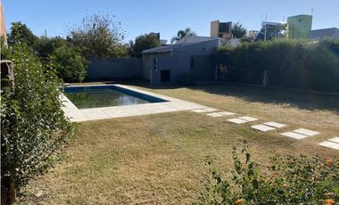 Se vende casa 2 Dormitorios - B° Pinares