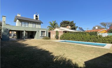 Se vende casa 2 Dormitorios - B° Pinares