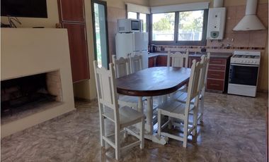 Se vende casa 2 Dormitorios - B° Pinares