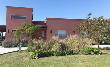 Casa en 1 planta con 3 dorm. en San Matias