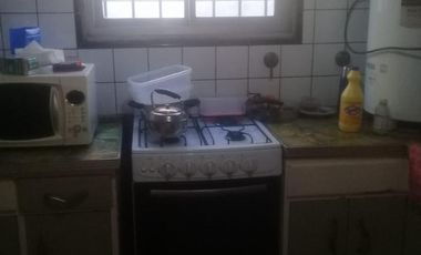 CASA TRES AMBIENTES ESPACIO GUARDA COCHE CUBIERTO Y PATIO. (valor publicado a modo figurativo NO INFORMATIVO CONSULTE)