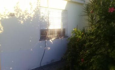 CASA TRES AMBIENTES ESPACIO GUARDA COCHE CUBIERTO Y PATIO. (valor publicado a modo figurativo NO INFORMATIVO CONSULTE)