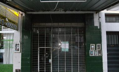 Venta de Local Comercial sobre Arieta en Villa Luzuriaga. Consulte