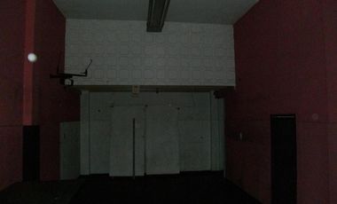 Venta de Local Comercial sobre Arieta en Villa Luzuriaga. Consulte
