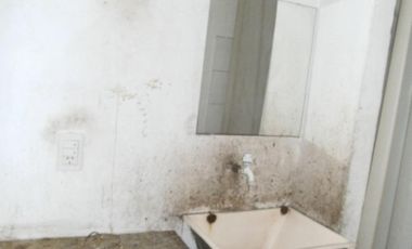 Venta de Local Comercial sobre Arieta en Villa Luzuriaga. Consulte