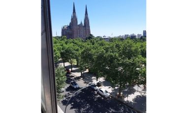 Departamento en La Plata.  Hermosas vistas a la catedral.