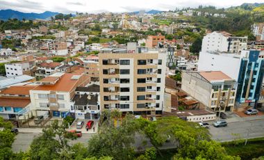 Amplio Departamento con Vistas Impresionantes y Ubicación Conveniente en la Ciudad de Loja