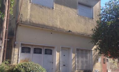 Excelente casa 4 ambientes, 3 dormitorios, living, cocina--comedor, baño, lavadero,patio y cochera