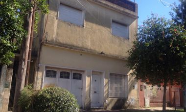 Excelente casa 4 ambientes, 3 dormitorios, living, cocina--comedor, baño, lavadero,patio y cochera