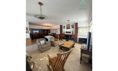 IMPECABLE CASA QUINTA