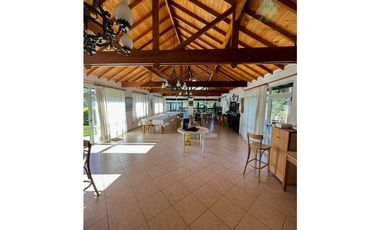 IMPECABLE CASA QUINTA