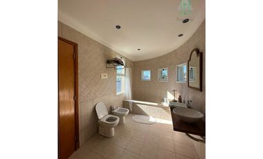 IMPECABLE CASA QUINTA