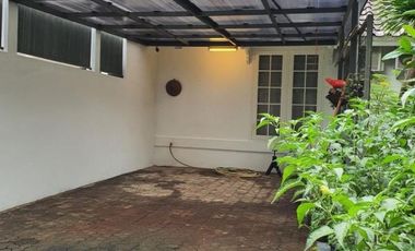 DIJUAL RUMAH ISTIMEWA dgn TAMAN at Jl HAJI SAIDI, CIPETE, JAKSEL
