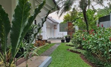 DIJUAL RUMAH ISTIMEWA dgn TAMAN at Jl HAJI SAIDI, CIPETE, JAKSEL