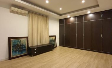 DIJUAL RUMAH ISTIMEWA dgn TAMAN at Jl HAJI SAIDI, CIPETE, JAKSEL