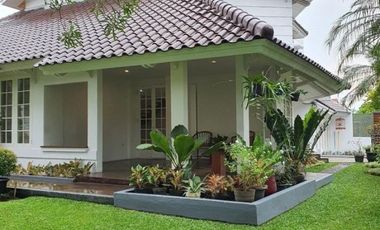 DIJUAL RUMAH ISTIMEWA dgn TAMAN at Jl HAJI SAIDI, CIPETE, JAKSEL