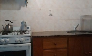 DEPARTAMENTO DE 2 AMBIENTES CON DEPENDENCIA A METROS DE LA PLAYA Y EL CENTRO.