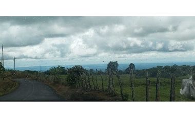 Se vende cabaña estilo campestre, con vista espectacular!