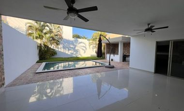 CASA EN REVENTA DE DOS PLANTAS, UBICADA EN EL NORTE DE MERIDA, EN MONTEBELLO