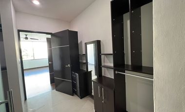 CASA EN REVENTA DE DOS PLANTAS, UBICADA EN EL NORTE DE MERIDA, EN MONTEBELLO