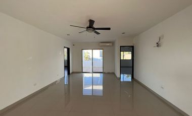 CASA EN REVENTA DE DOS PLANTAS, UBICADA EN EL NORTE DE MERIDA, EN MONTEBELLO