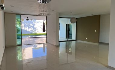 CASA EN REVENTA DE DOS PLANTAS, UBICADA EN EL NORTE DE MERIDA, EN MONTEBELLO