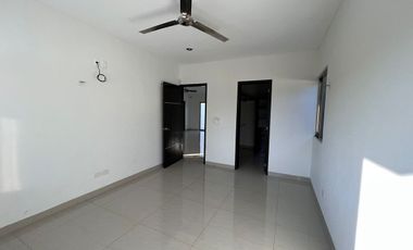 CASA EN REVENTA DE DOS PLANTAS, UBICADA EN EL NORTE DE MERIDA, EN MONTEBELLO
