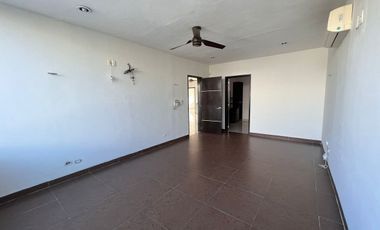 CASA EN REVENTA DE DOS PLANTAS, UBICADA EN EL NORTE DE MERIDA, EN MONTEBELLO