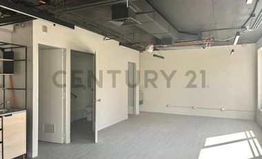 SE ARRIENDA OF RECIÉN REMODELADA EN VITACURA