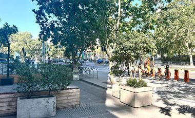 SE ARRIENDA OF RECIÉN REMODELADA EN VITACURA