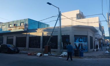 Galpon/Local 225m2 en esquina techo losa