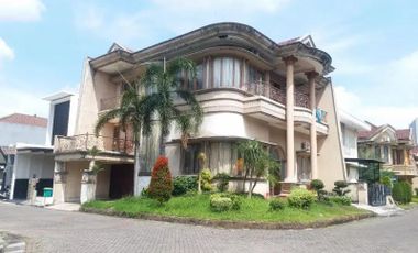 Rumah Mewah Hook di Perumahan Taman Mutiara Pakuwon City