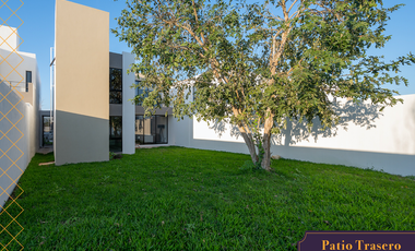 Casa en venta en privada con amenidades en Cholul