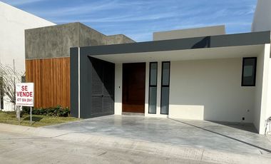 CASA EN VENTA DE UN PISO LOMAS IV EL MOLINO