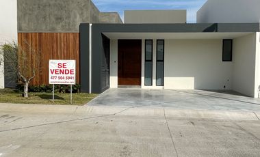 CASA EN VENTA DE UN PISO LOMAS IV EL MOLINO