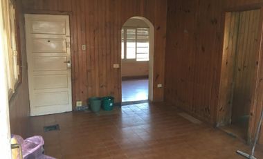 Casa 3 Amb c/ Cochera Fondo Libre y Galpon ** Venta Directa **