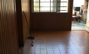 Casa 3 Amb c/ Cochera Fondo Libre y Galpon ** Venta Directa **