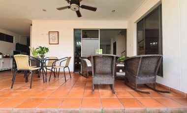 COD. 347 - SE VENDE CASA - BARRIO: VENECIA II