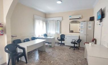 Casa en venta - 3 Dormitorios 3 Baños 2 Cocheras - 204Mts2 - Quilmes