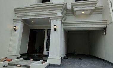 Rumah baru classic lokasi Strategis di Cempaka putih Jakarta pusat