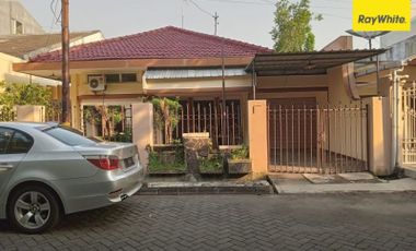 Rumah Dijual Cepat Lokasi di Klampis Indah, Surabaya