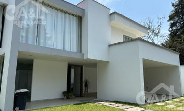 Casa Moderna con Alberca en Venta  Fraccionamiento cerrado La Orduña