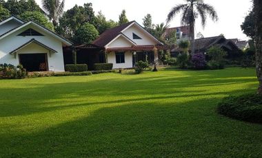 Villa Luas Pemandangan Hijau di Cisarua Bogor