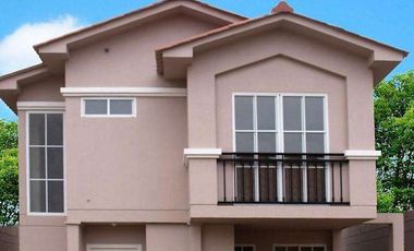 Venta de Casa de Lujo con Terreno amplio en Urbanización Casa Laguna